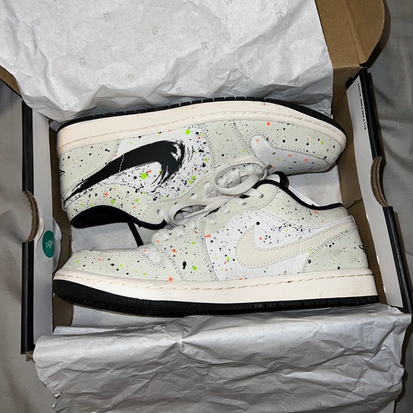 Jordan 1 Low “Brushstroke” - Picture 1 of 8